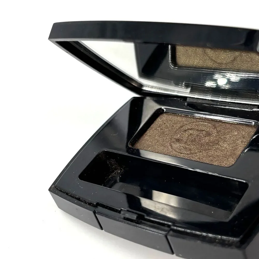 Chanel Ombré EssentieChanel Ombré Essentielle Soft Touch Eyeshadow 88 VERT KHAKI